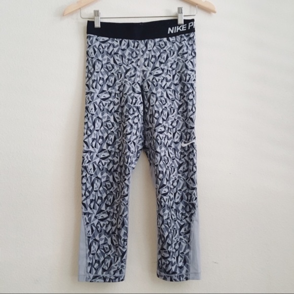 Nike Pants - Nike grey/black geo workout capris leggings